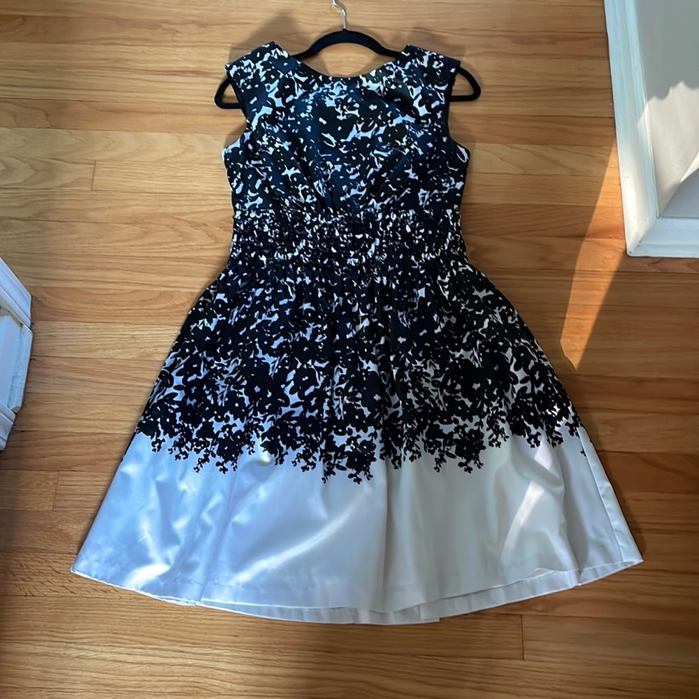 Jessica Simpson Size 8 Dress. Black and White